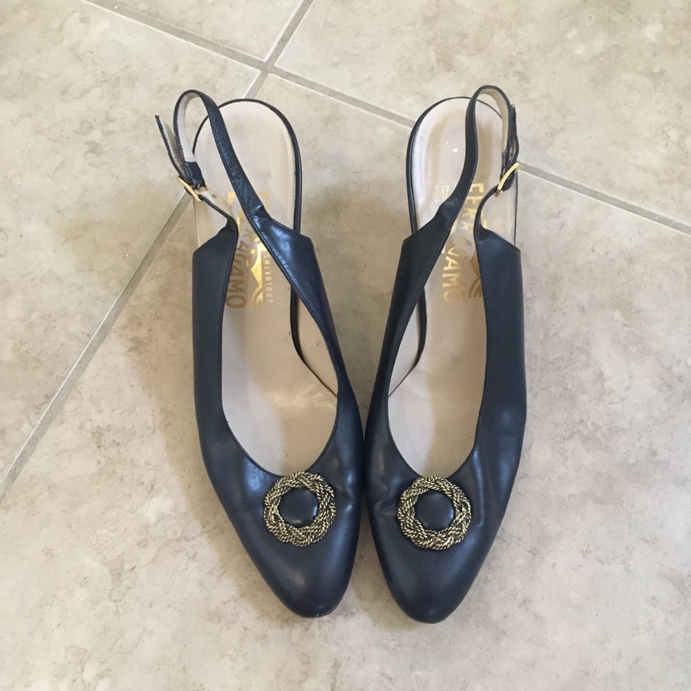 VINTAGE SALVATORE FERRAGAMO NARROW SLING BACKS